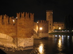 SX19469 Ponte de Castelvecchio at night, Verona, Italy.jpg